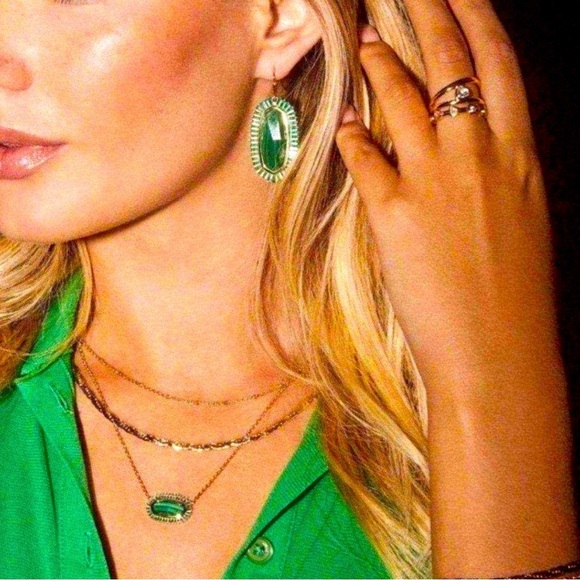 Kendra Scott Gold Baguette Elisa Emerald
Mix Pendant Necklace - Picture 2 of 6